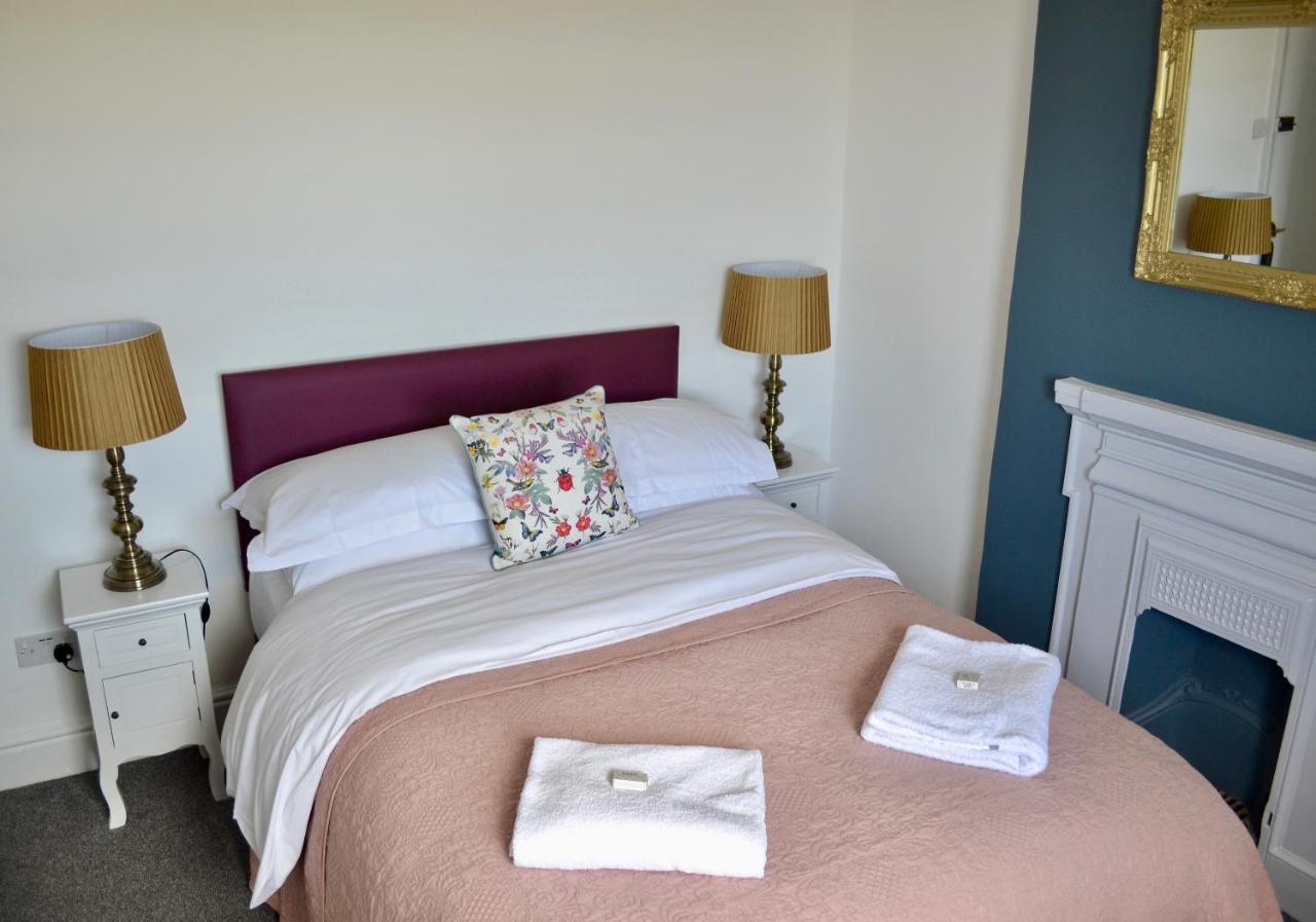 The Nags Head Hotel Lyme Regis Kültér fotó